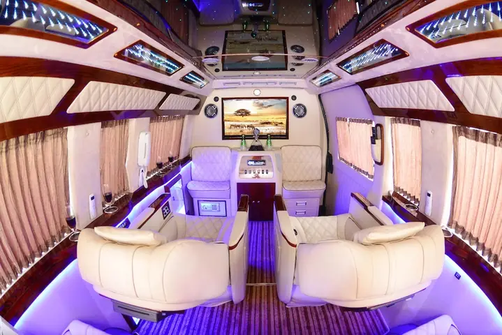 Toyota Hiace Limousine – Tổng Quan Chi Tiết Về Mẫu Xe Đa Dụng Và Sang Trọng