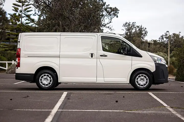 Toyota Hiace Lwb: Đánh Giá Toàn Diện Chiếc Xe Đa Năng Đỉnh Cao Cho Doanh Nghiệp Và Gia Đình Toyota Hiace Lwb: Đánh Giá Toàn Diện Chiếc Xe Đa Năng Đỉnh Cao Cho Doanh Nghiệp Và Gia Đình