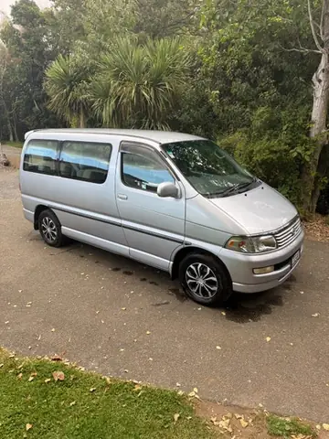Toyota Hiace Regius – Tổng Quan Chi Tiết Về Mẫu Xe Đa Năng