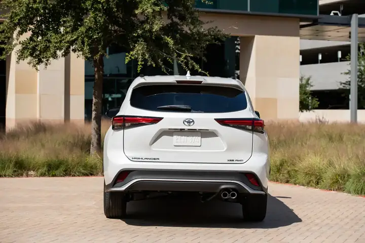 Toyota Highlander Back: Tổng Quan Về Không Gian Và Tính Năng Toyota Highlander Back: Tổng Quan Về Không Gian Và Tính Năng