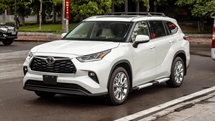 Toyota Highlander Vietnam: Đánh Giá Toàn Diện 2024