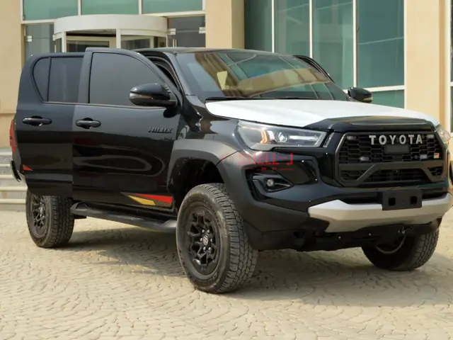 Toyota Hilux Armored: Tổng Quan Và Các Tính Năng Bảo Vệ