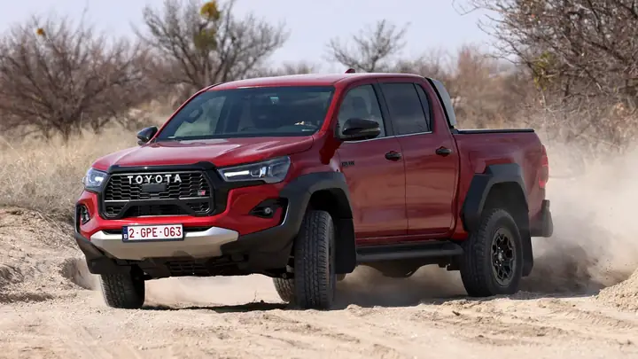 Toyota Hilux Review – Đánh Giá Chi Tiết Và So Sánh Với Đối Thủ Cùng Phân Khúc