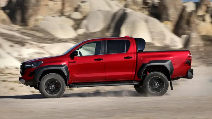 Toyota Hilux Review – Đánh Giá Chi Tiết Và So Sánh Với Đối Thủ Cùng Phân Khúc
