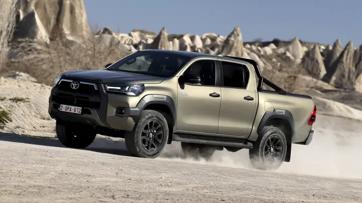 Toyota Hilux Review – Đánh Giá Chi Tiết Và So Sánh Với Đối Thủ Cùng Phân Khúc