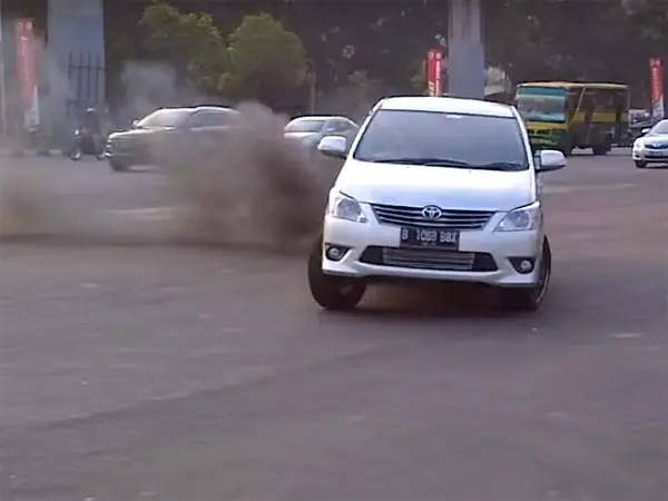Toyota Innova Drift: Khám Phá Đam Mê Đường Đua Và Cách Biến Xe Nhẹ Thành Siêu Xe Drift Toyota Innova Drift: Khám Phá Đam Mê Đường Đua Và Cách Biến Xe Nhẹ Thành Siêu Xe Drift