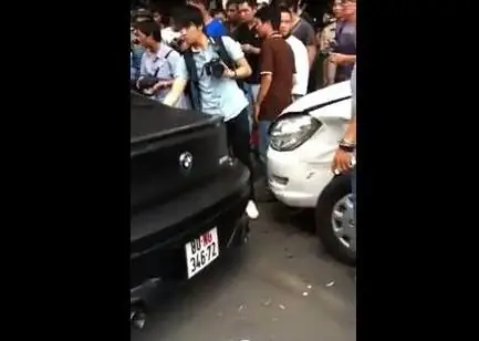 Toyota Innova Drift: Khám Phá Đam Mê Đường Đua Và Cách Biến Xe Nhẹ Thành Siêu Xe Drift Toyota Innova Drift: Khám Phá Đam Mê Đường Đua Và Cách Biến Xe Nhẹ Thành Siêu Xe Drift