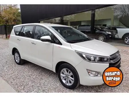 Toyota Innova Uk: Tổng Quan, Thông Số Và Giá Bán