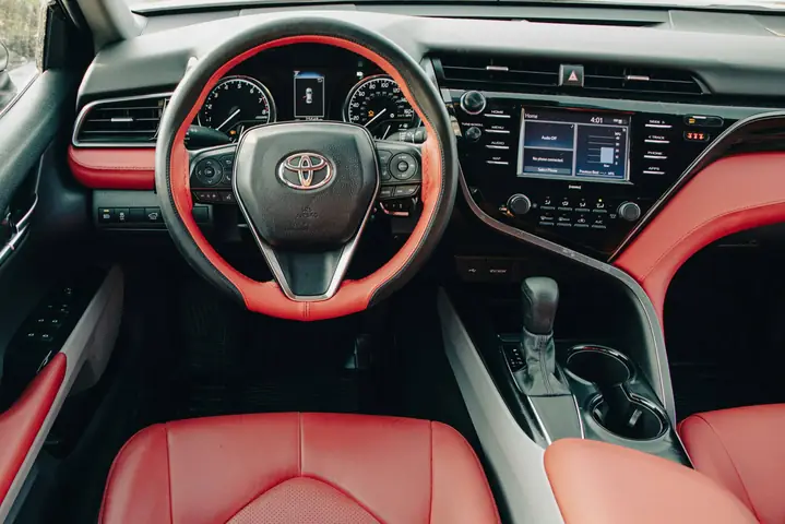 Toyota Inside Car: Khám Phá Những Điểm Nổi Bật Trong Nội Thất Xe Toyota Hiện Đại