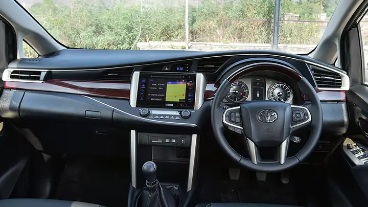 Toyota Inside Car: Khám Phá Những Điểm Nổi Bật Trong Nội Thất Xe Toyota Hiện Đại