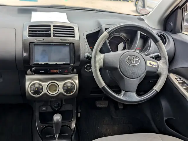 Toyota Inside Car: Khám Phá Những Điểm Nổi Bật Trong Nội Thất Xe Toyota Hiện Đại