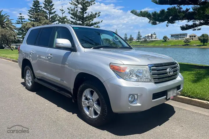Toyota Land Cruiser 2013: Đánh Giá Toàn Diện Và Những Điều Cần Biết Khi Sở Hữu Toyota Land Cruiser 2013: Đánh Giá Toàn Diện Và Những Điều Cần Biết Khi Sở Hữu