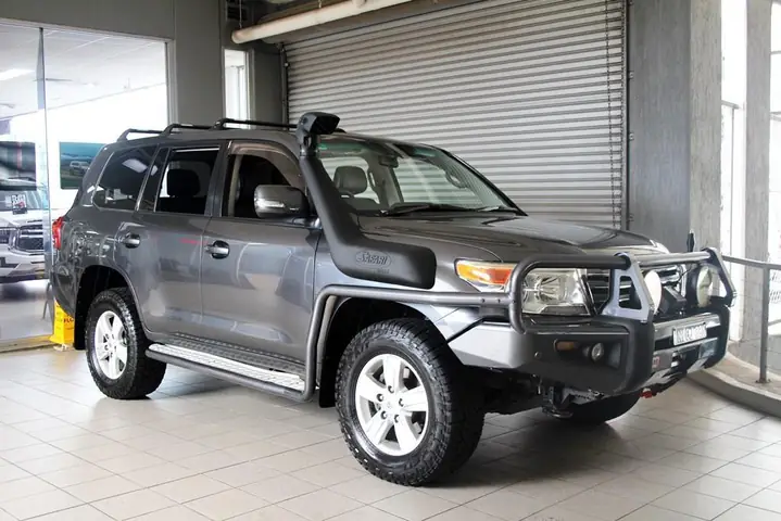 Toyota Land Cruiser 2014: Đánh Giá Toàn Diện Và Những Lý Do Tại Sao Nó Vẫn Là “vua” Của Các Xe Suv