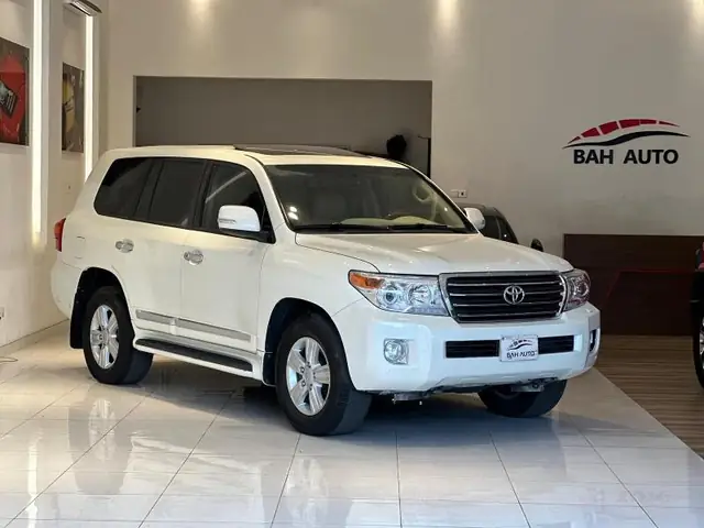 Toyota Land Cruiser 2014: Đánh Giá Toàn Diện Và Những Lý Do Tại Sao Nó Vẫn Là “vua” Của Các Xe Suv