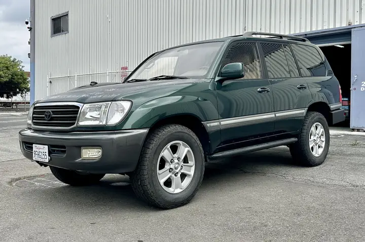Toyota Lc100 – Tổng Quan Và Những Điểm Đáng Chú Ý Của Mẫu Concept Độc Đáo