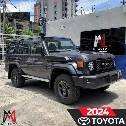 Toyota Lc79 Là Gì? Tổng Quan Chi Tiết Về Dòng Xe Land Cruiser 79