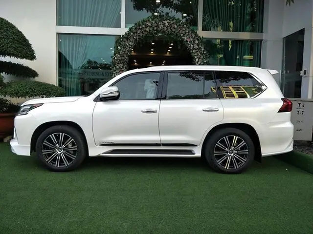 Toyota Lexus Lx570: Đẳng Cấp Sang Trọng Và Khả Năng Vượt Trội Trên Mọi Địa Hình