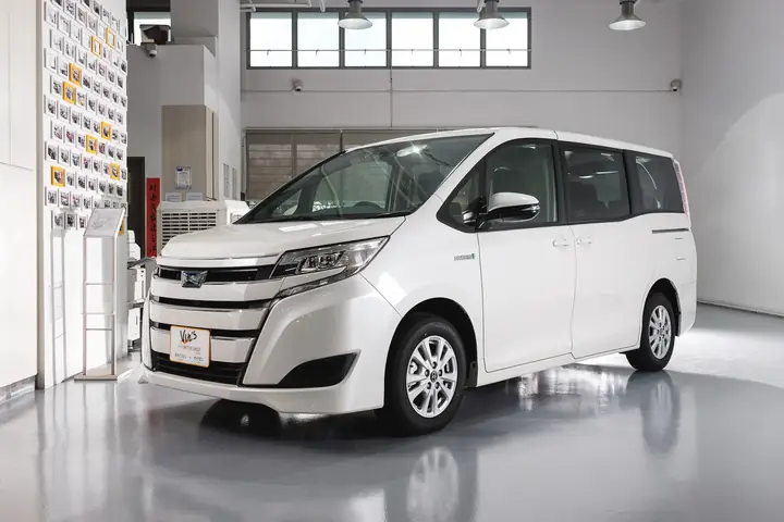 Toyota Noah Hybrid – Tổng Quan Và Những Điểm Cần Biết Cho Người Dùng