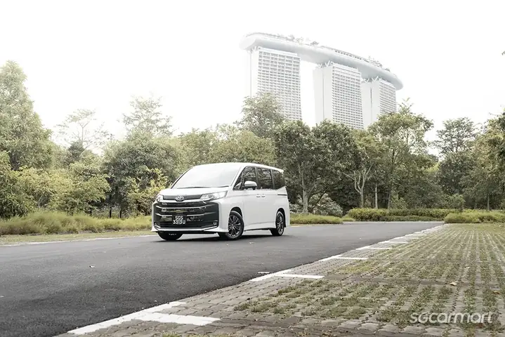 Toyota Noah Hybrid – Tổng Quan Và Những Điểm Cần Biết Cho Người Dùng
