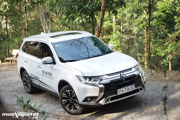 Toyota Outlander: Đánh Giá Toàn Diện Và Lợi Ích Cho Người Mua Xe Gia Đình Toyota Outlander: Đánh Giá Toàn Diện Và Lợi Ích Cho Người Mua Xe Gia Đình