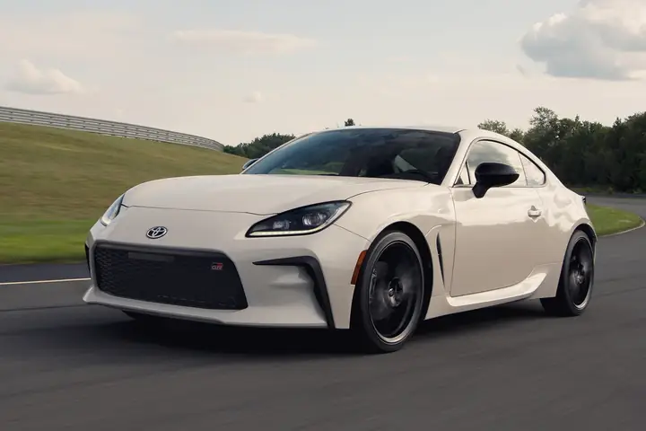 Toyota Performance Cars: Đánh Giá Toàn Diện Các Mẫu Xe Tốc Độ
