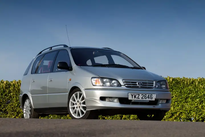 Toyota Picnic – Tổng Quan Chi Tiết Về Mẫu Xe Đa Dụng Đáng Chú Ý