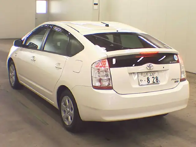 Toyota Prius Back: Tổng Quan Về Không Gian Và Tính Năng