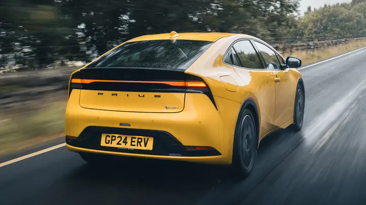 Toyota Prius Back: Tổng Quan Về Không Gian Và Tính Năng
