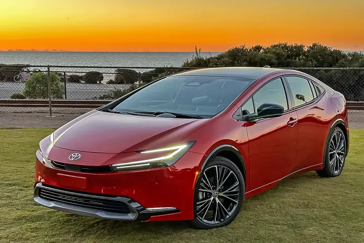Toyota Prius Review – Đánh Giá Chi Tiết Xe Hybrid Phổ Biến Toyota Prius Review – Đánh Giá Chi Tiết Xe Hybrid Phổ Biến