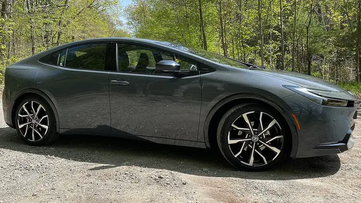 Toyota Prius Solar: Tổng Quan Về Công Nghệ Năng Lượng Mặt Trời Trên Xe Hybrid Toyota Prius Solar: Tổng Quan Về Công Nghệ Năng Lượng Mặt Trời Trên Xe Hybrid