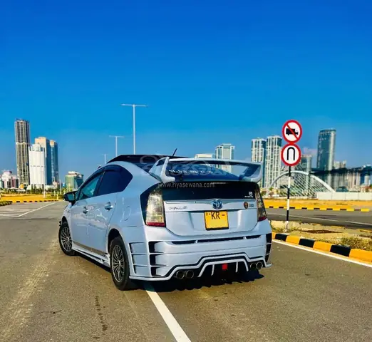 Toyota Prius Solar: Tổng Quan Về Công Nghệ Năng Lượng Mặt Trời Trên Xe Hybrid Toyota Prius Solar: Tổng Quan Về Công Nghệ Năng Lượng Mặt Trời Trên Xe Hybrid
