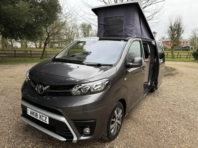 Toyota Proace Camper: Khám Phá Chiếc Xe Cắm Trại Đỉnh Cao Cho Những Cuộc Phiêu Lưu Không Giới Hạn Toyota Proace Camper: Khám Phá Chiếc Xe Cắm Trại Đỉnh Cao Cho Những Cuộc Phiêu Lưu Không Giới Hạn
