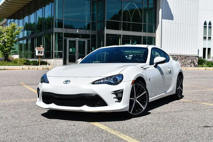 Toyota R86: Đánh Giá Toàn Diện Và Những Điều Cần Biết Khi Chọn Mua