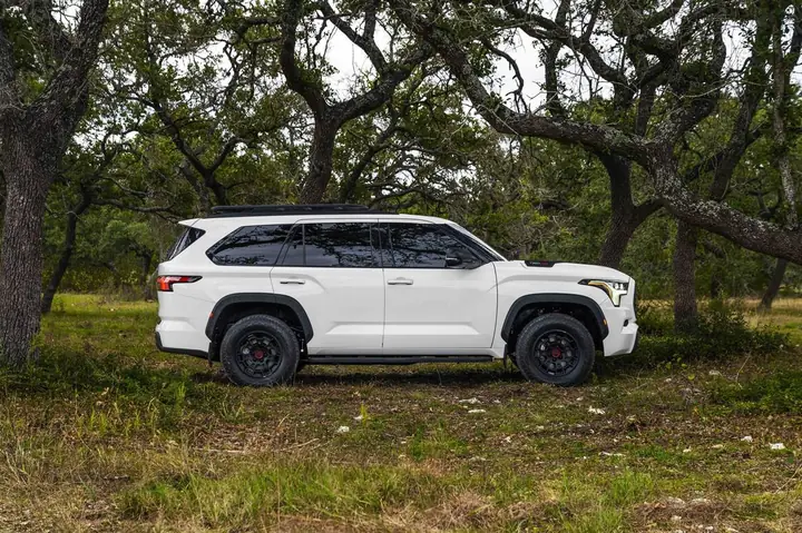 Toyota Sequoia Dimensions: Đánh Giá Chi Tiết Kích Thước Và Không Gian Nội Thất Toyota Sequoia Dimensions: Đánh Giá Chi Tiết Kích Thước Và Không Gian Nội Thất