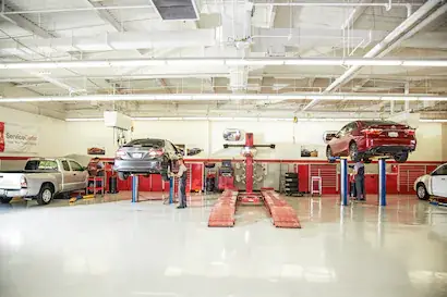 Toyota Service Center: Địa Điểm Uy Tín Đảm Bảo Xe Hơi Của Bạn Luôn Hoạt Động Mượt Mà