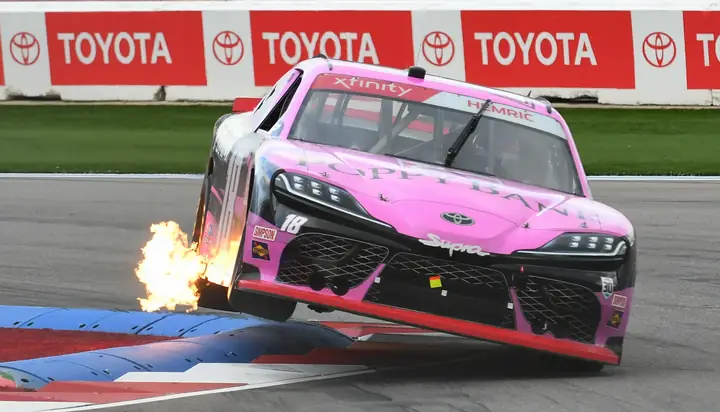 Toyota Supra Nascar: Câu Chuyện Huyền Thoại Của Một Siêu Xe Được Đưa Vào Đấu Trường Nascar Toyota Supra Nascar: Câu Chuyện Huyền Thoại Của Một Siêu Xe Được Đưa Vào Đấu Trường Nascar