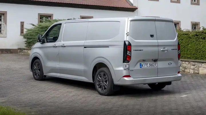 Toyota Transit: Tất Cả Những Điều Cần Biết Về Chiếc Xe Thương Mại Đa Năng