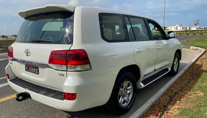 Toyota V8: Tổng Quan Về Công Nghệ Động Cơ V8 Của Toyota Và Các Mẫu Xe Áp Dụng
