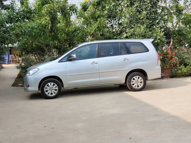 Toyota Voz: Tất Cả Những Điều Bạn Cần Biết Về Mẫu Xe Sedan Hạng Trung Của Toyota