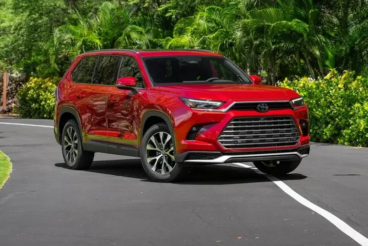 Toyota Voz: Tất Cả Những Điều Bạn Cần Biết Về Mẫu Xe Sedan Hạng Trung Của Toyota