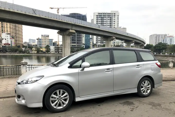 Toyota Wish: Tổng Quan Về Mẫu Xe Gia Đình Đa Năng Và Đáng Tin Cậy