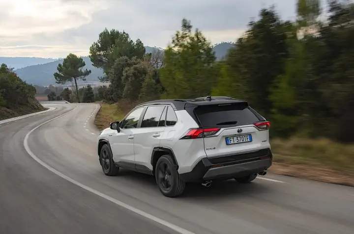White Toyota Rav4 – Sự Kết Hợp Hoàn Hảo Giữa Sang Trọng, Đẳng Cấp Và Hiệu Suất White Toyota Rav4 – Sự Kết Hợp Hoàn Hảo Giữa Sang Trọng, Đẳng Cấp Và Hiệu Suất