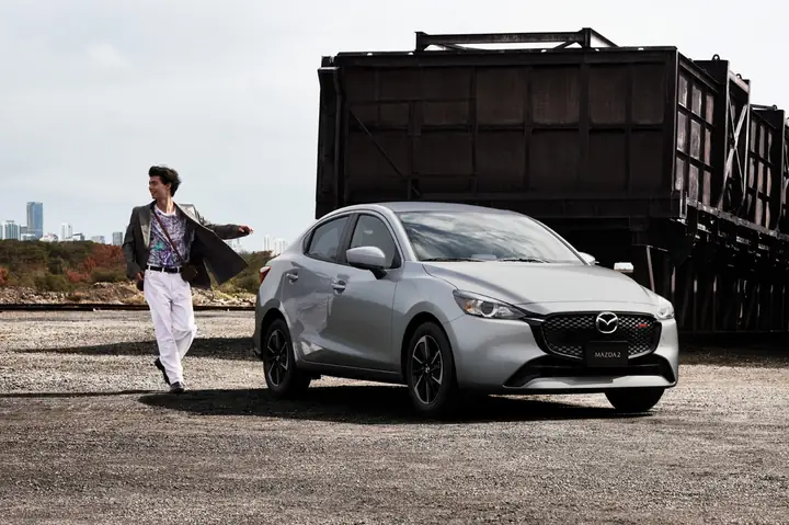 Tại Sao Mazda 2 Hatchback Lại Đắt Hơn Phiên Bản Sedan? Phân Tích Chuyên Sâu