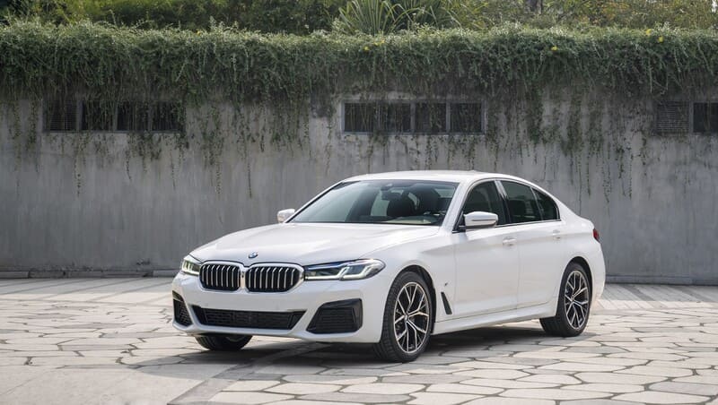 Xe BMW 5 Chỗ: Đẳng Cấp Xe Sang Hạng D Cho Gia Đình Việt 2 xe bmw 5 chỗ - Hình 4