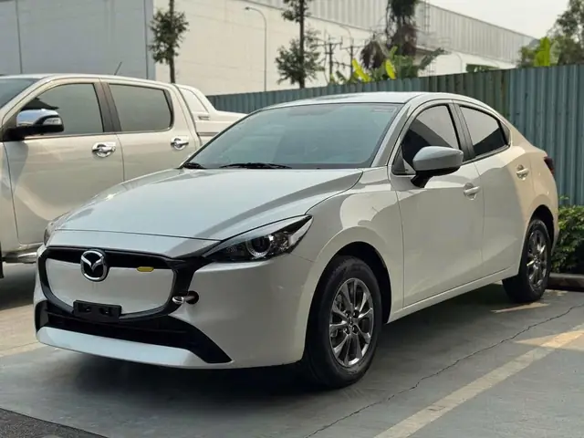 Xe Mazda 2 Có Kính Gập Điện Không? Giải Đáp Chi Tiết Cho Người Dùng