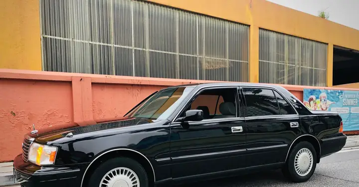 Xe Toyota Crown: Tổng Quan Chi Tiết Về Mẫu Sedan Hạng Sang Của Toyota