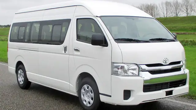 Xe Toyota Hiace: Tổng Quan Về Mẫu Xe Đa Năng, Tiện Ích Và Lựa Chọn Phù Hợp