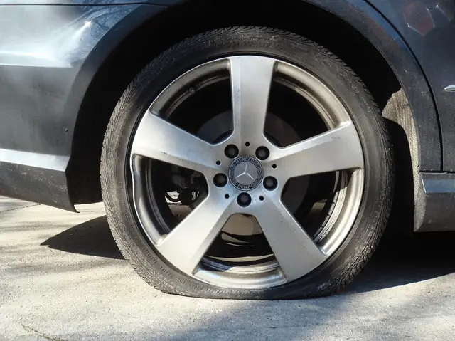 Xử Lý Khi Xe Mazda 3 Bị Bể Lốp: Hướng Dẫn Chi Tiết Cho Mọi Tài Xế