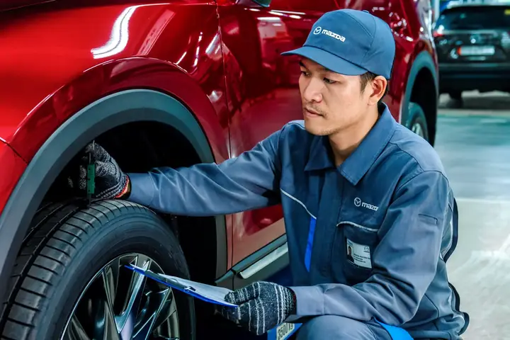 Xử Lý Khi Xe Mazda 3 Bị Bể Lốp: Hướng Dẫn Chi Tiết Cho Mọi Tài Xế