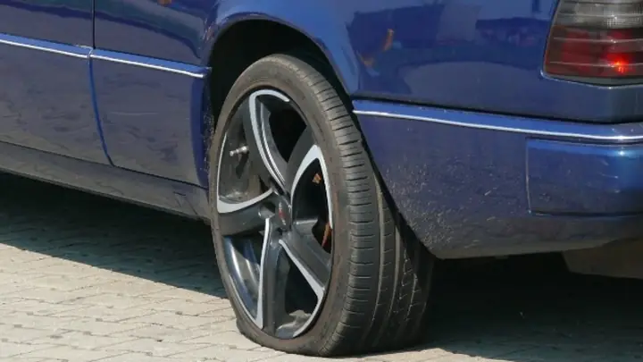 Xử Lý Khi Xe Mazda 3 Bị Bể Lốp: Hướng Dẫn Chi Tiết Cho Mọi Tài Xế